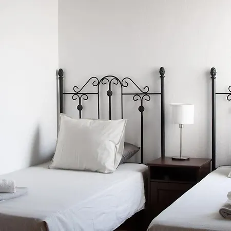 Tatil Evi Casa Marlay Spacious, Heated Pool, Bbq & Fast Wi-fi Only 15 Minutes Walk To Town