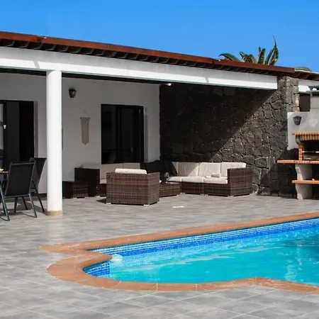 Casa Marlay Spacious, Heated Pool, Bbq & Fast Wi-fi Only 15 Minutes Walk To Town Ferienhaus *