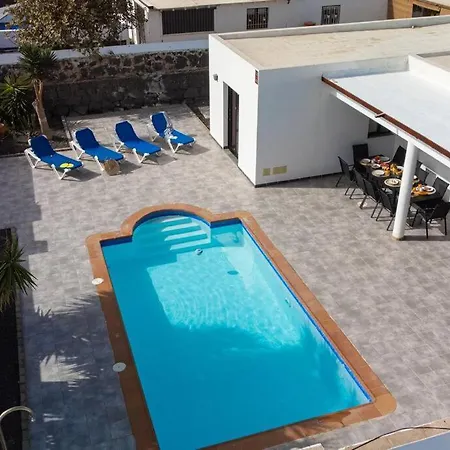 Tatil Evi Casa Marlay Spacious, Heated Pool, Bbq & Fast Wi-fi Only 15 Minutes Walk To Town