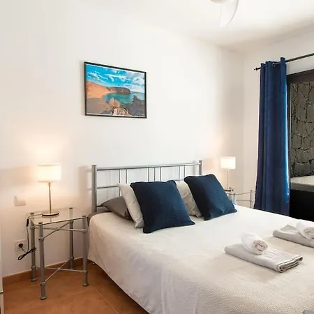 Casa Marlay Spacious, Heated Pool, Bbq & Fast Wi-fi Only 15 Minutes Walk To Town Playa Blanca