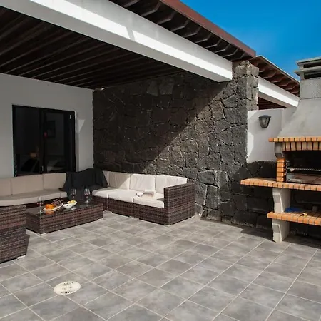Casa Marlay Spacious, Heated Pool, Bbq & Fast Wi-fi Only 15 Minutes Walk To Town Ferienhaus