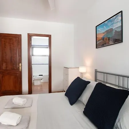 Tatil Evi Casa Marlay Spacious, Heated Pool, Bbq & Fast Wi-fi Only 15 Minutes Walk To Town Playa Blanca