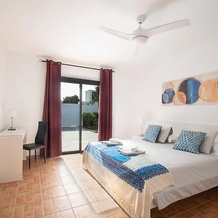 Casa Marlay Spacious, Heated Pool, Bbq & Fast Wi-fi Only 15 Minutes Walk To Town Ferienhaus