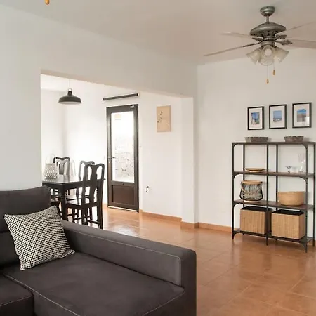 Casa Marlay Spacious, Heated Pool, Bbq & Fast Wi-fi Only 15 Minutes Walk To Town Tatil Evi Playa Blanca