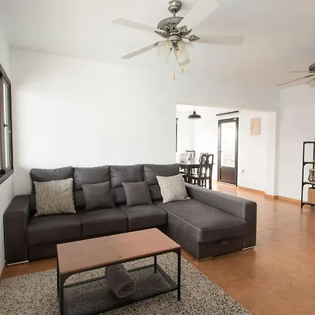 Ferienhaus Casa Marlay Spacious, Heated Pool, Bbq & Fast Wi-fi Only 15 Minutes Walk To Town *