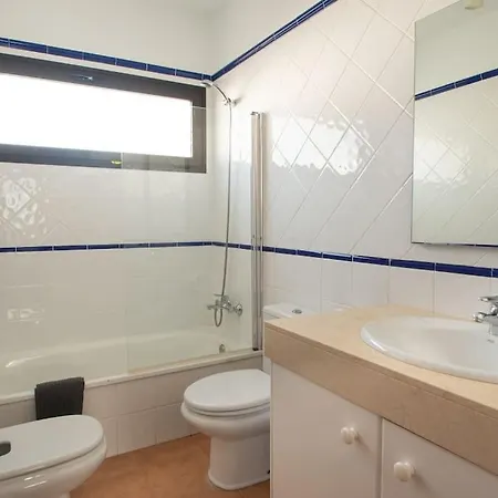 Casa Marlay Spacious, Heated Pool, Bbq & Fast Wi-fi Only 15 Minutes Walk To Town Tatil Evi Playa Blanca