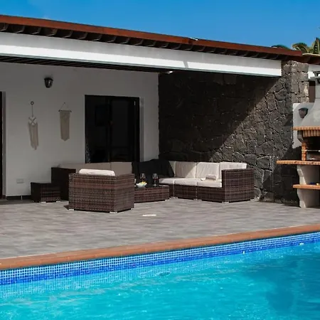 Tatil Evi Casa Marlay Spacious, Heated Pool, Bbq & Fast Wi-fi Only 15 Minutes Walk To Town