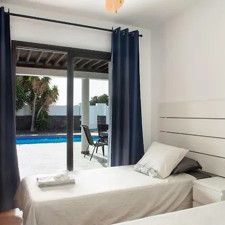 Casa Marlay Spacious, Heated Pool, Bbq & Fast Wi-fi Only 15 Minutes Walk To Town Tatil Evi Playa Blanca