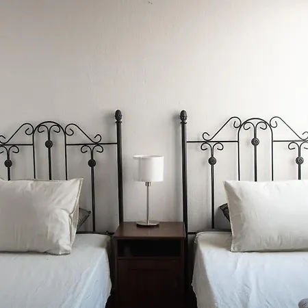 Tatil Evi Casa Marlay Spacious, Heated Pool, Bbq & Fast Wi-fi Only 15 Minutes Walk To Town
