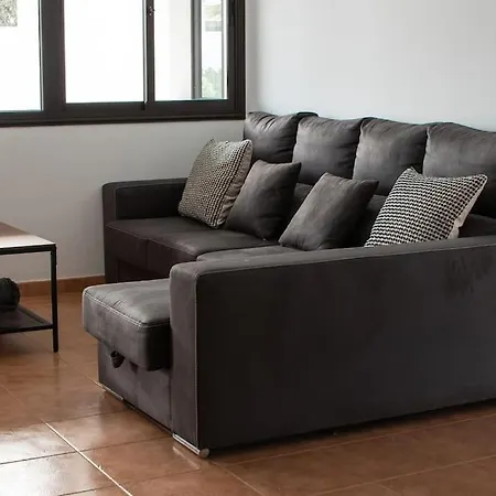 Casa Marlay Spacious, Heated Pool, Bbq & Fast Wi-fi Only 15 Minutes Walk To Town Ferienhaus Playa Blanca (Lanzarote)