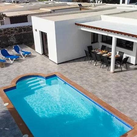 Tatil Evi Casa Marlay Spacious, Heated Pool, Bbq & Fast Wi-fi Only 15 Minutes Walk To Town *