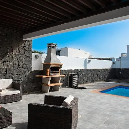 Casa Marlay Spacious, Heated Pool, Bbq & Fast Wi-fi Only 15 Minutes Walk To Town Ferienhaus