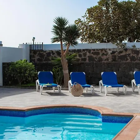 Casa Marlay Spacious, Heated Pool, Bbq & Fast Wi-fi Only 15 Minutes Walk To Town Holiday home *