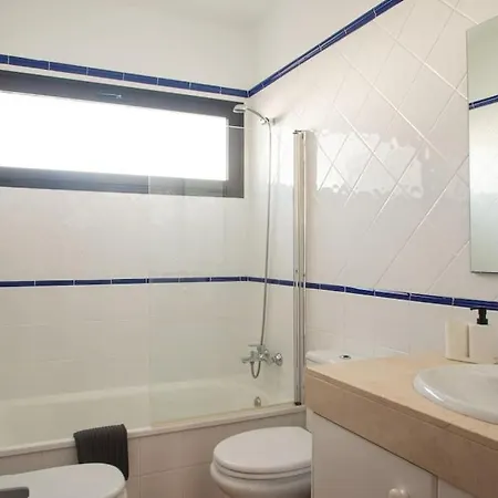 Tatil Evi Casa Marlay Spacious, Heated Pool, Bbq & Fast Wi-fi Only 15 Minutes Walk To Town
