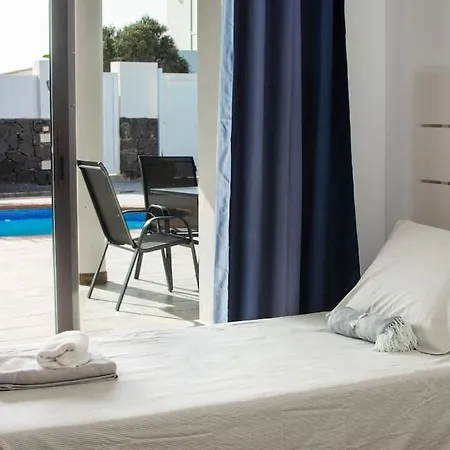 Casa Marlay Spacious, Heated Pool, Bbq & Fast Wi-fi Only 15 Minutes Walk To Town Tatil Evi Playa Blanca