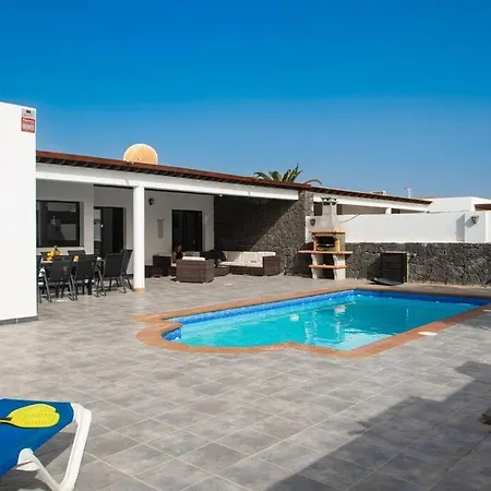 Casa Marlay Spacious, Heated Pool, Bbq & Fast Wi-fi Only 15 Minutes Walk To Town Tatil Evi