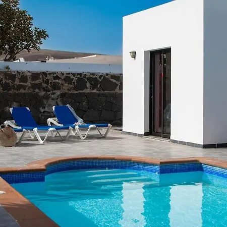 Casa Marlay Spacious, Heated Pool, Bbq & Fast Wi-fi Only 15 Minutes Walk To Town