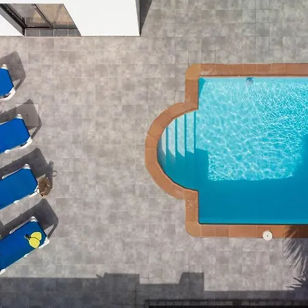 بيت للعطل Casa Marlay Spacious, Heated Pool, Bbq & Fast Wi-fi Only 15 Minutes Walk To Town بلايا بلانكا