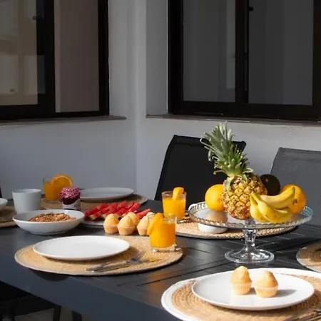 Casa Marlay Spacious, Heated Pool, Bbq & Fast Wi-fi Only 15 Minutes Walk To Town بلايا بلانكا