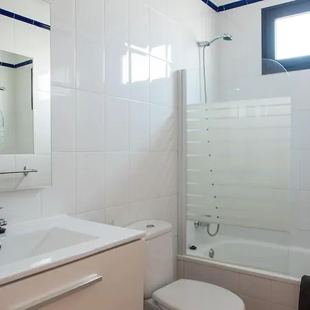 Casa Marlay Spacious, Heated Pool, Bbq & Fast Wi-fi Only 15 Minutes Walk To Town بلايا بلانكا